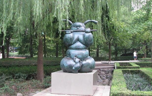 玻璃鋼雕塑設計表現出材料的優(yōu)越性