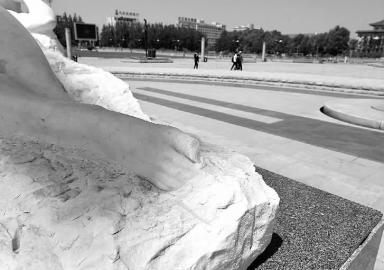 長(cháng)春漢白玉女體雕塑被破壞