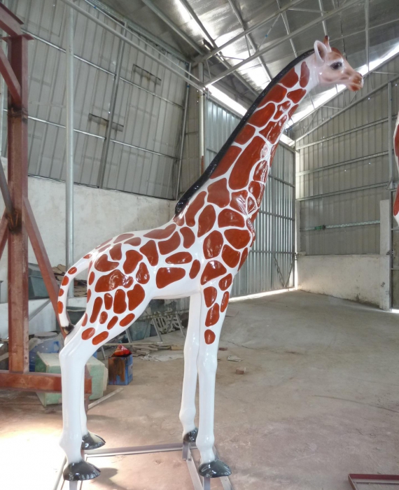 玻璃鋼雕塑遍布景點(diǎn)，動(dòng)物、人物和植物栩栩如生