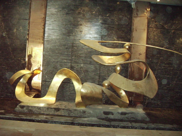 玻璃鋼雕塑受人喜愛(ài)的性能優(yōu)勢和成型方法