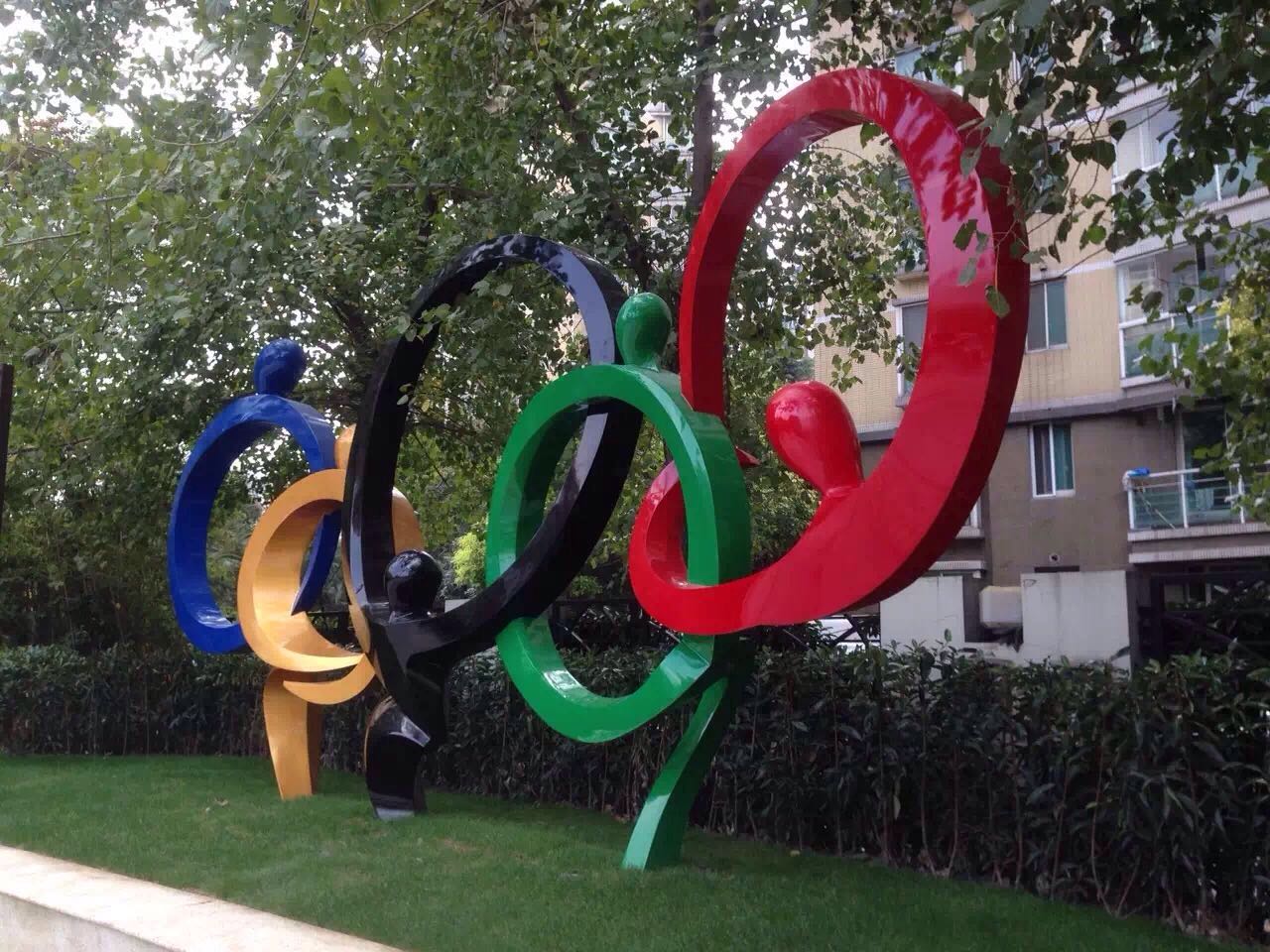 不銹鋼雕塑在市場(chǎng)上應用率高的原因