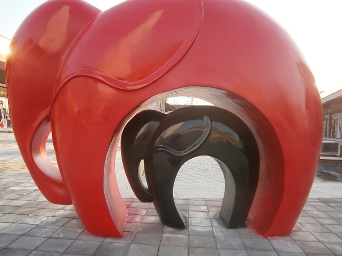 玻璃鋼雕塑的優(yōu)勢所在 玻璃鋼雕塑的優(yōu)勢所在