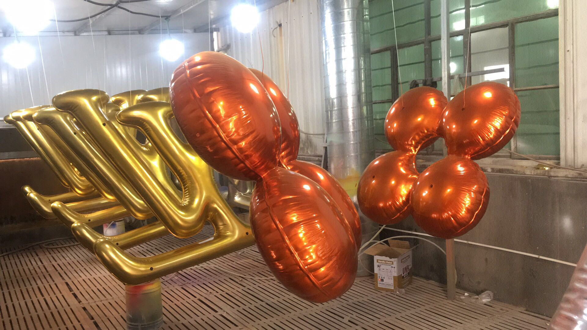 不銹鋼雕塑的空間認識。