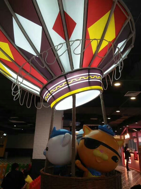 不銹鋼雕塑的特點(diǎn)與裝飾作用