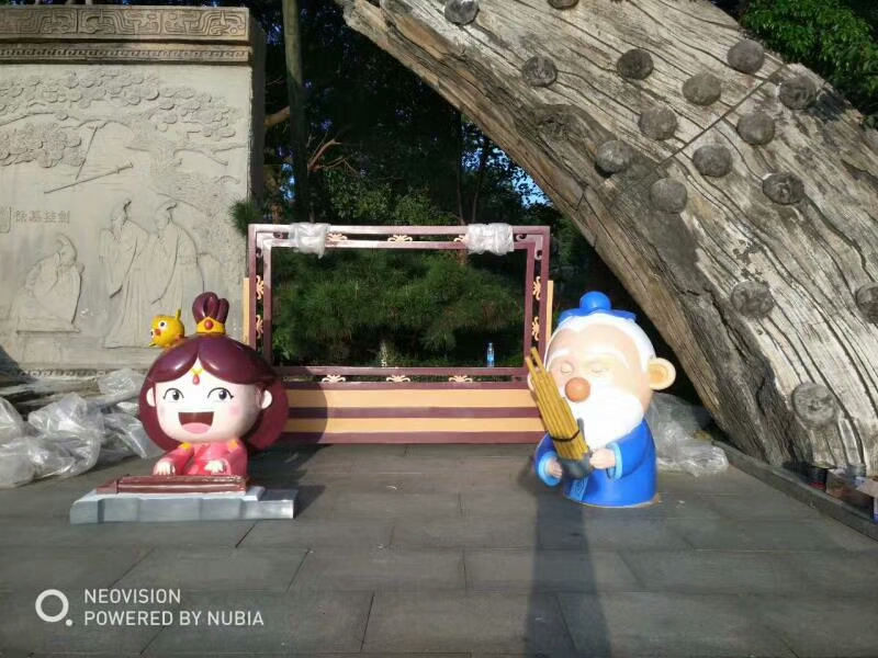 人物不銹鋼雕塑。