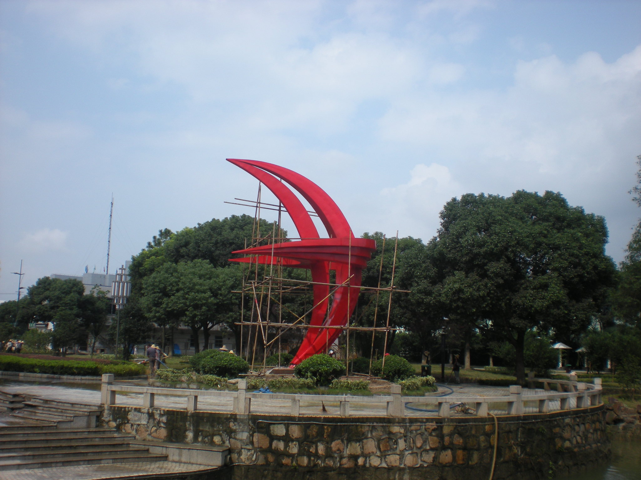 不銹鋼雕塑兩大基本特點(diǎn)是什么?