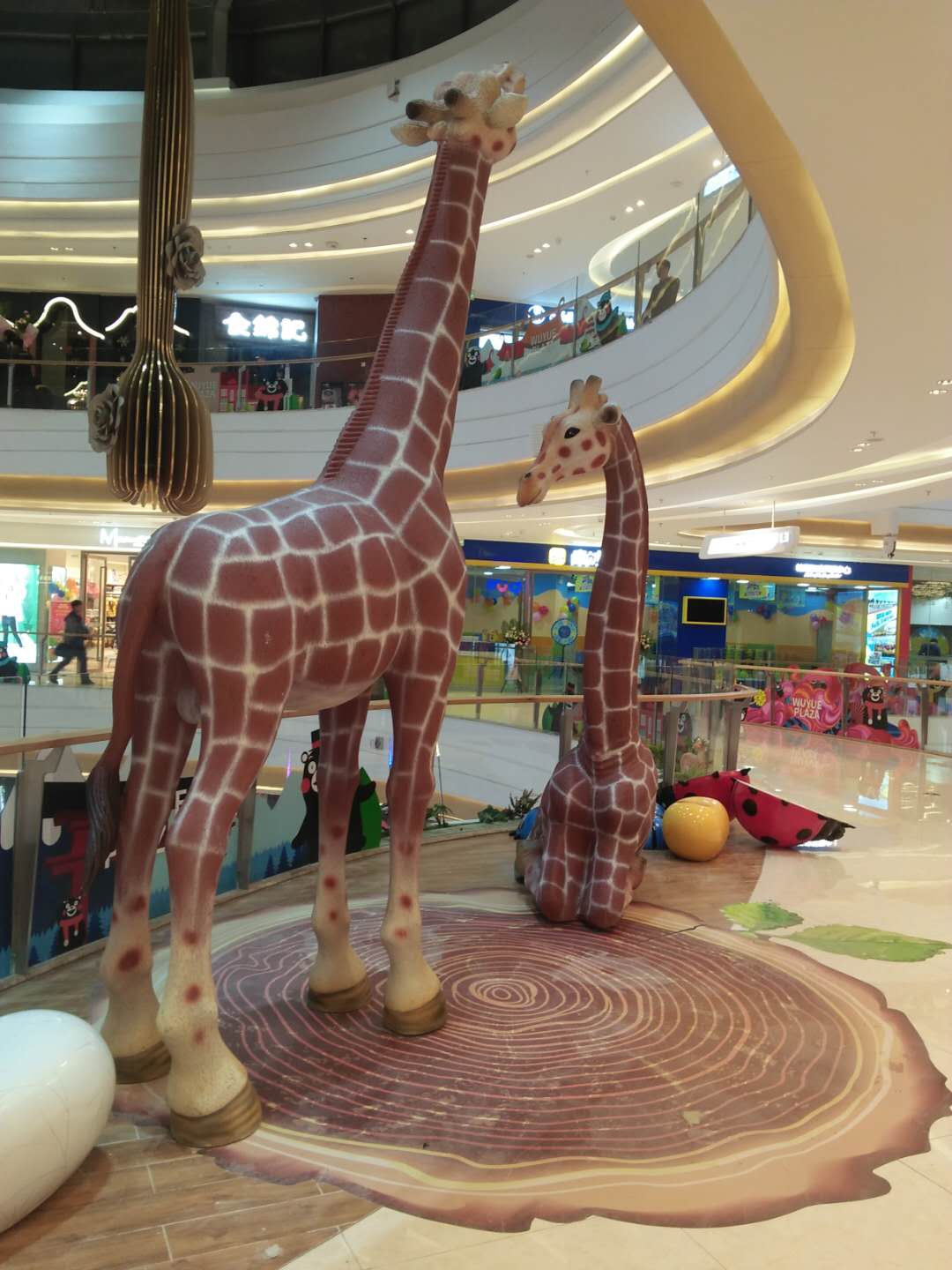 玻璃鋼雕塑材料與其它材料的區別是什么？