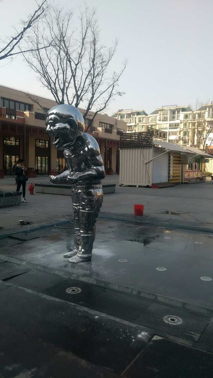 玻璃鋼雕塑的主要性能有哪些