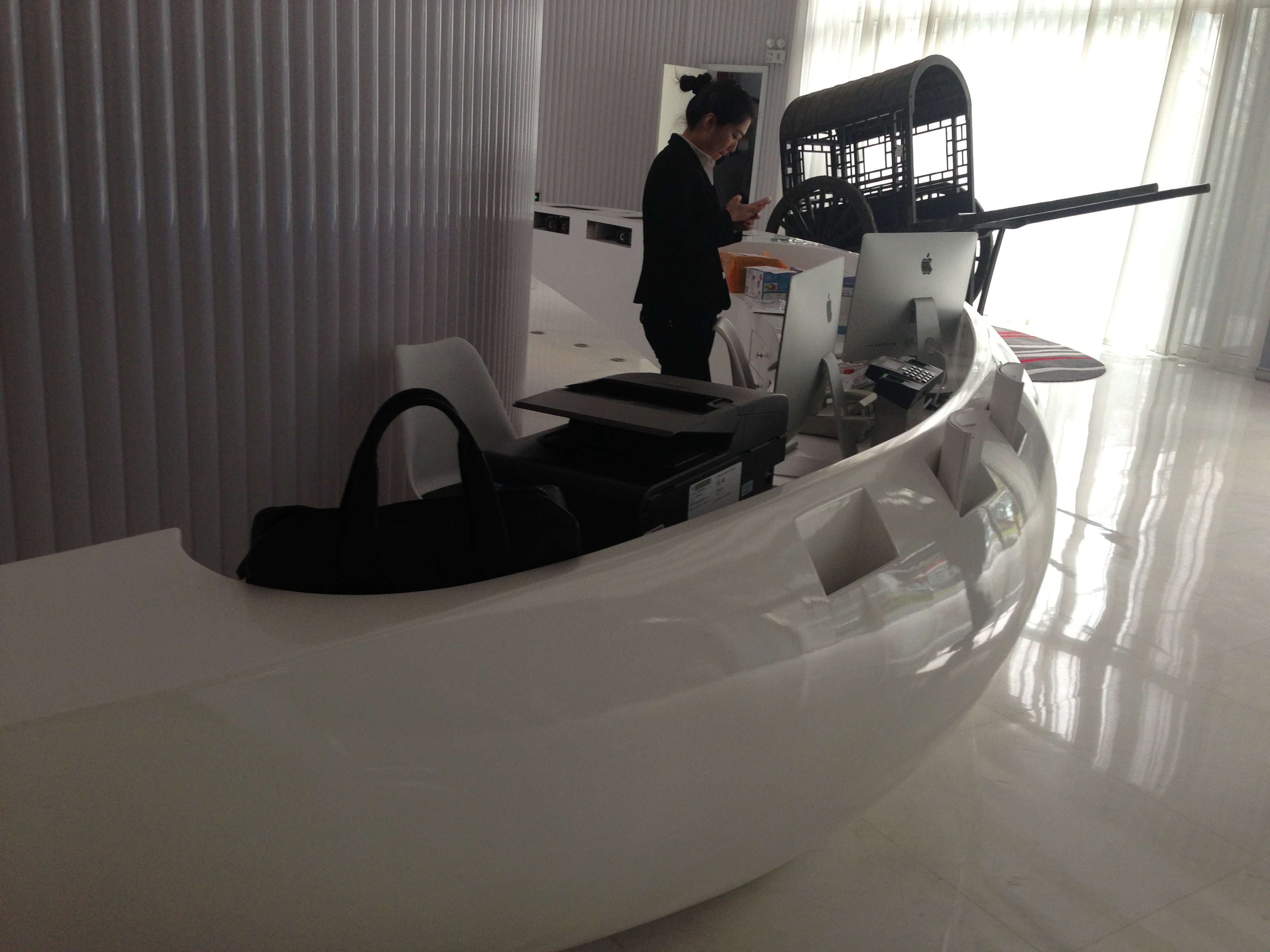 玻璃鋼雕塑最主要的顏色有哪些