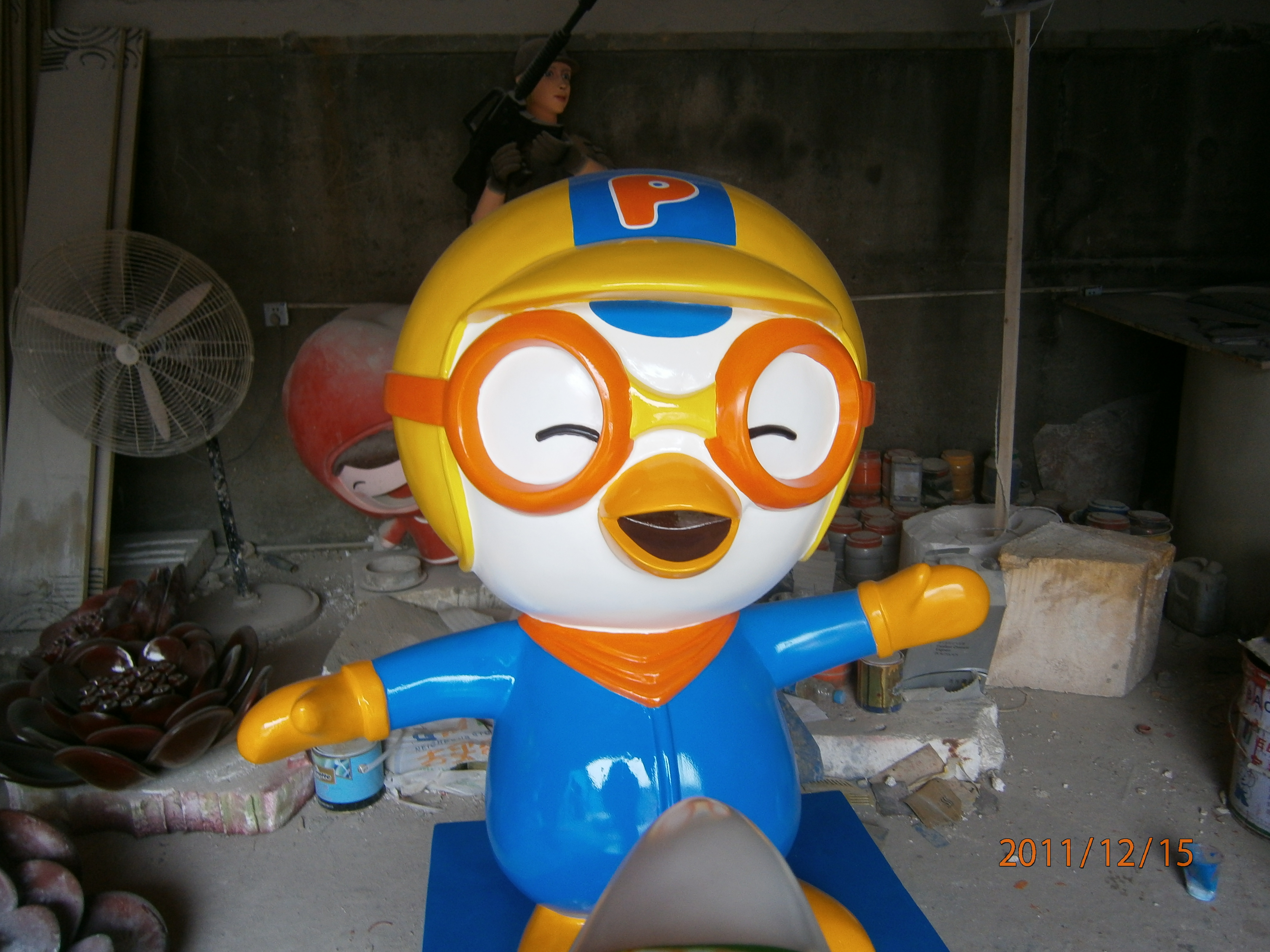 關(guān)于玻璃鋼卡通雕塑的應用