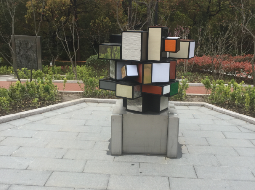 不銹鋼雕塑優(yōu)點(diǎn)有哪些？城市雕塑哪種材料好？