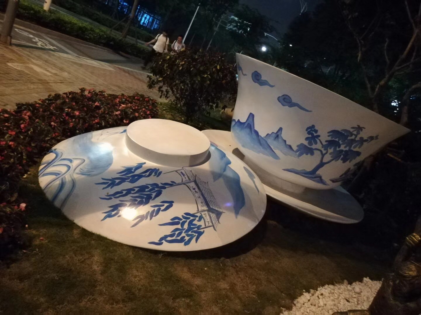 不銹鋼雕塑存在的意義是什么？