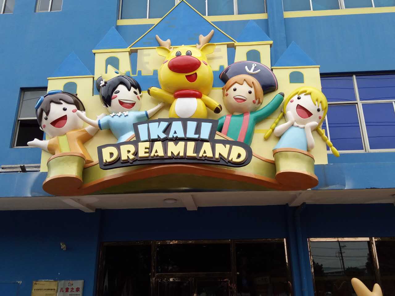 玻璃鋼雕塑是如何制作出來(lái)的呢？