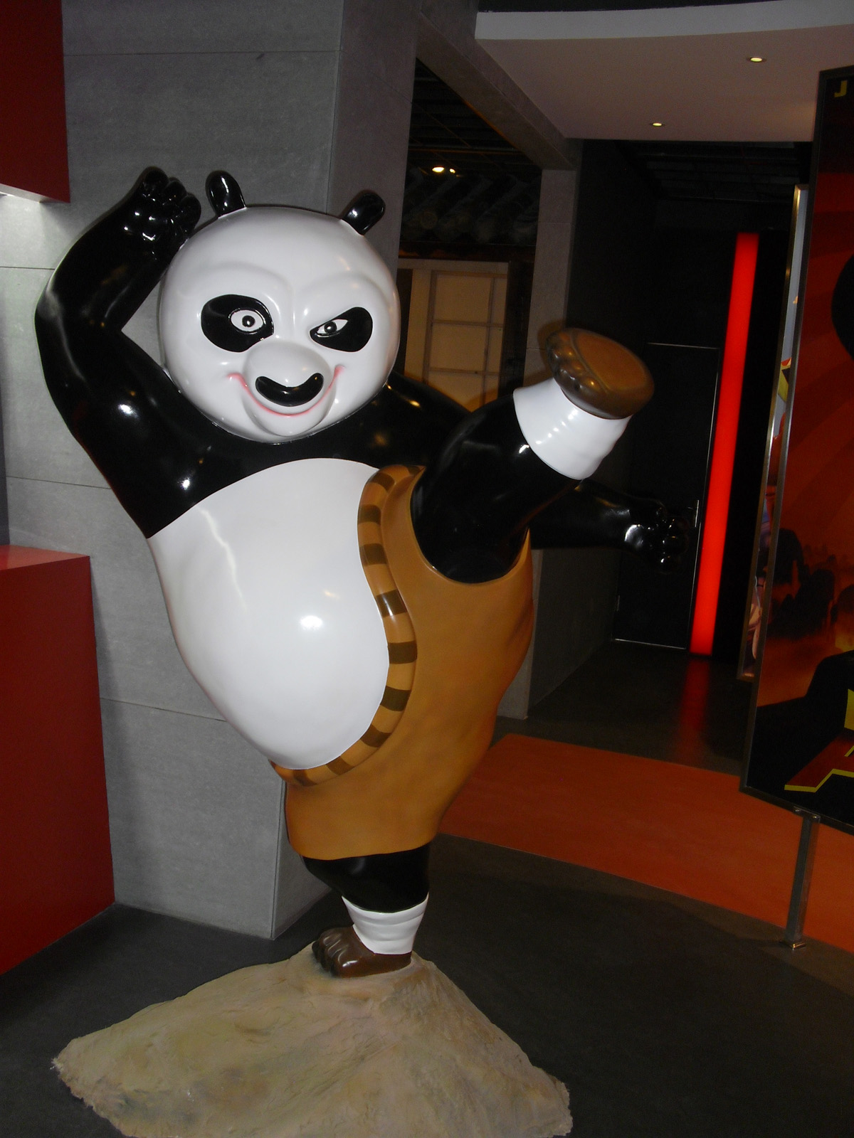 玻璃鋼卡通玻璃鋼雕塑的保養方法