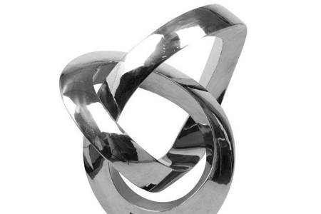 不銹鋼雕塑會(huì )生銹嗎？定期維護是非常重要的！