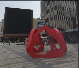 玻璃鋼雕塑保養及不銹鋼有什么區別？