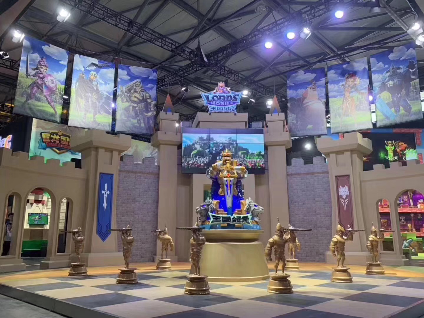 不銹鋼雕塑?chē)娖釙r(shí)要注意什么事項？