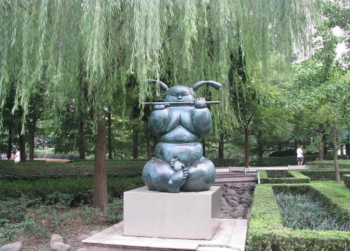 視覺(jué)、觸覺(jué)合為一體的藝術(shù)——玻璃鋼雕塑